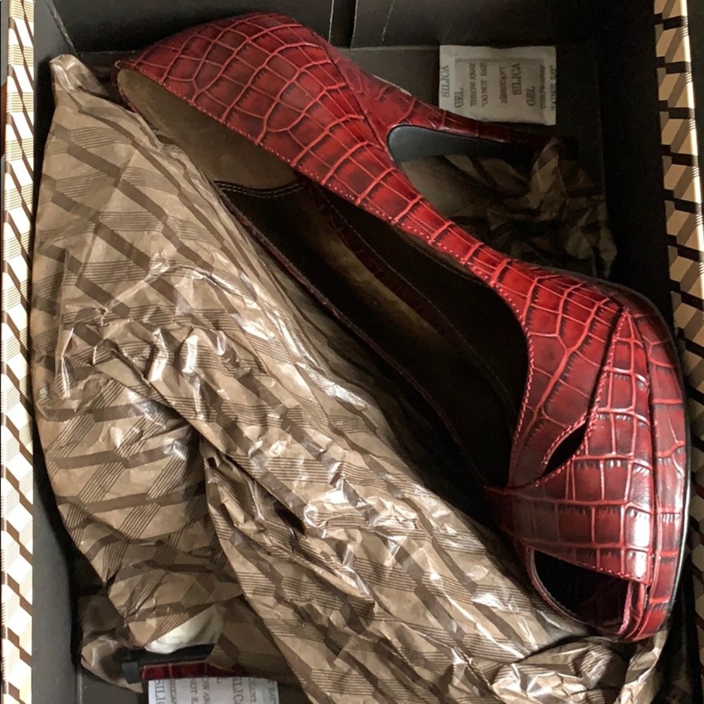 WOMANS SIZE 10 HEELS